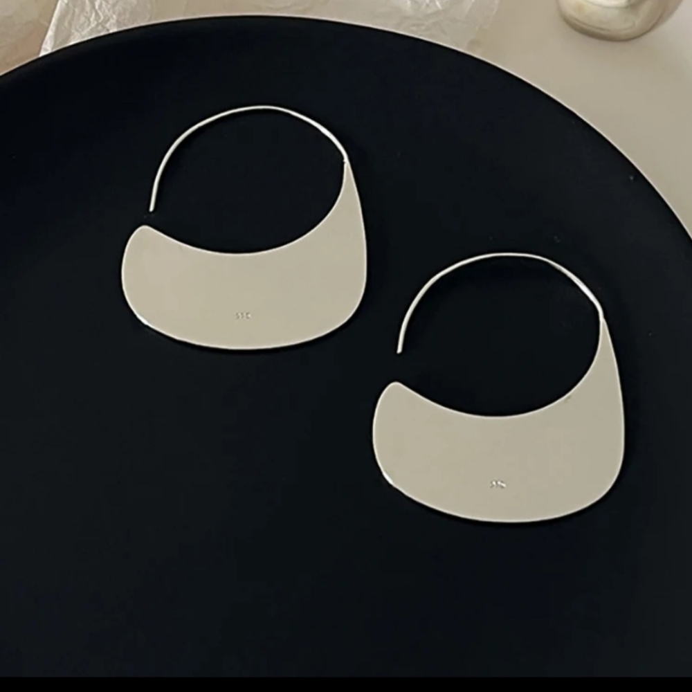 Elegant 925 Silver Hoop Earrings